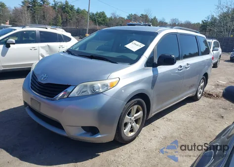 2012 Toyota Sienna Le V6 8 Passenger z USA, uszkodzony, nr VIN 5TDKK3DC7CS247137